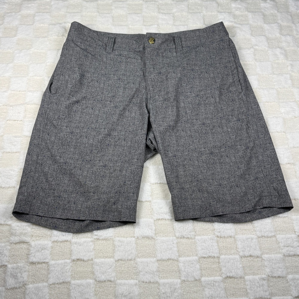 Travis Mathew Mens Shorts Size 32 Gray with Blue Spots 5‎ Pockets 10 In Inseam